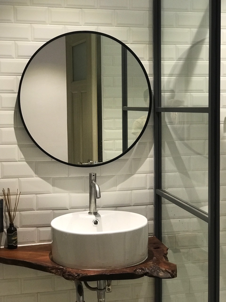 Gương tròn treo tường khung nhôm mạ vàng GTT01 - Đường kính 700mm