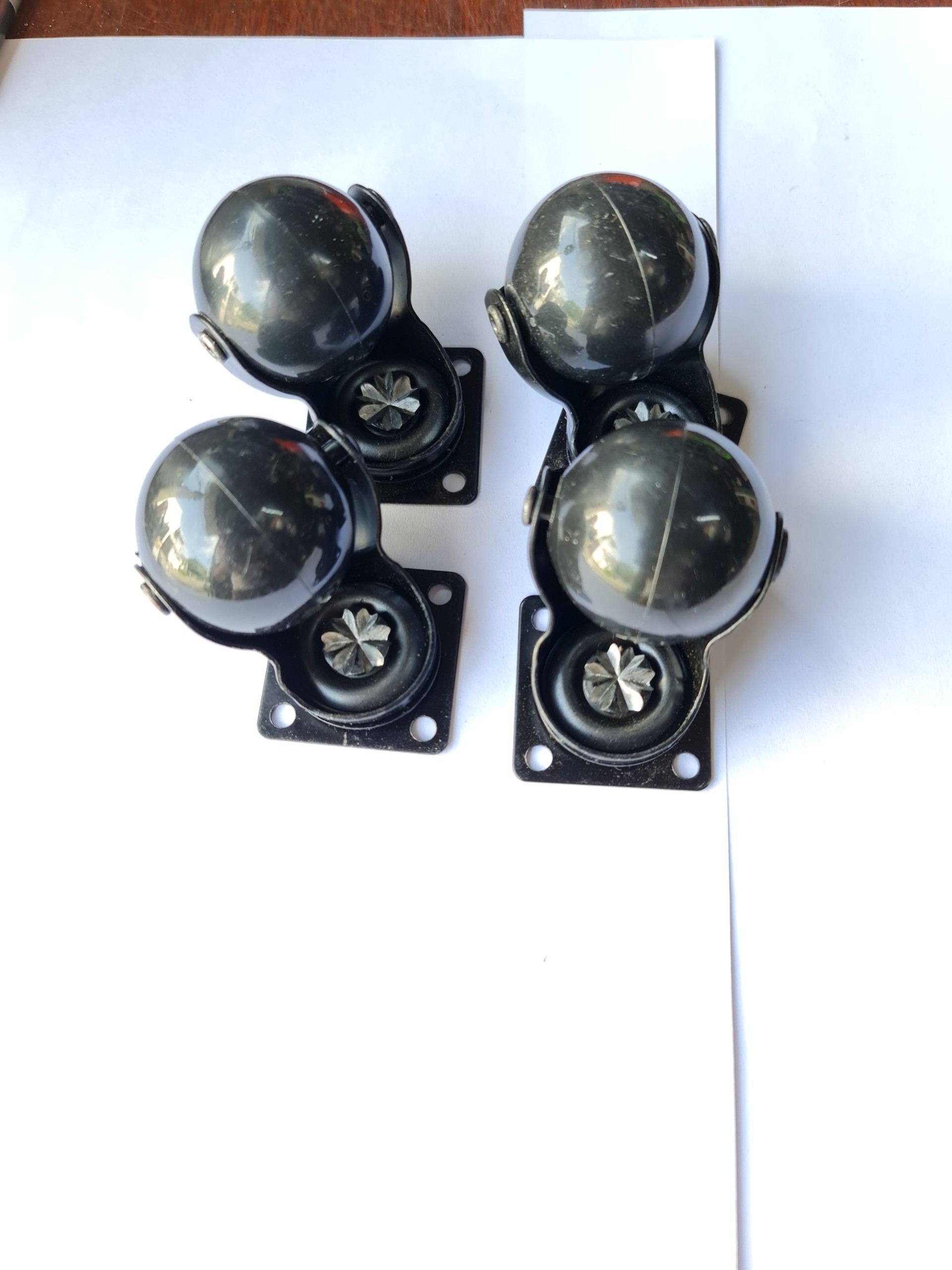 Bánh xe cầu tròn phi 40mm, đế bằng không khóa