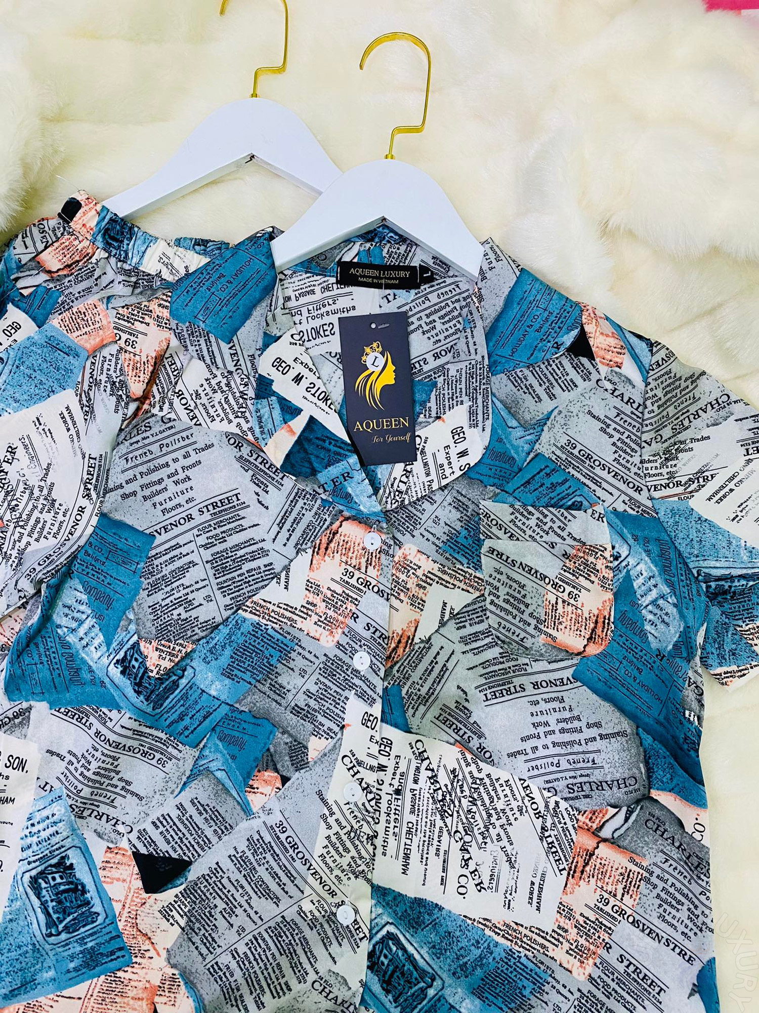 Bộ ngủ nữ pyjama tay cộc, quần cộc họa tiết báo thời thượng, chất lụa satin thượng hạng của AQueen Luxury - AQP0002N