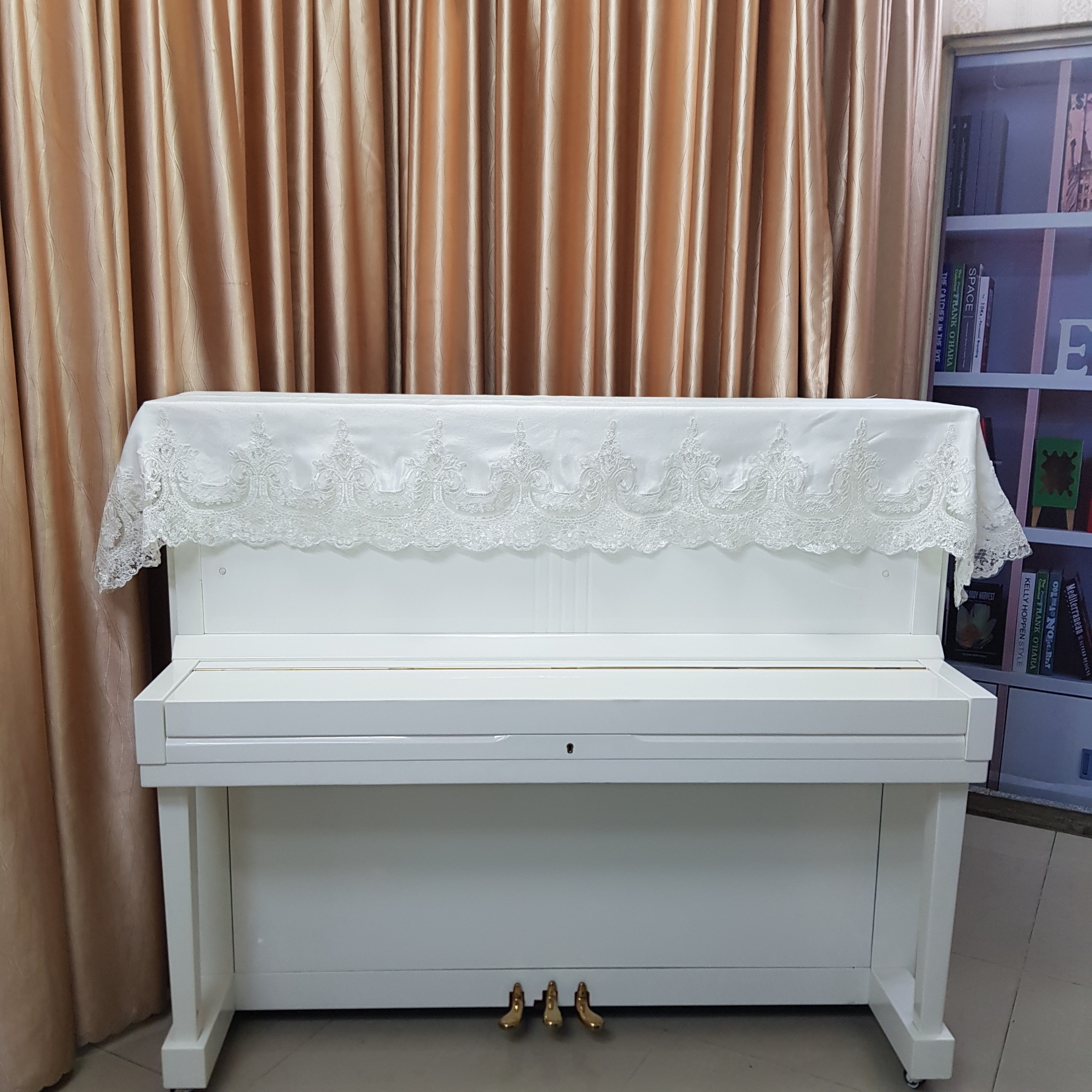 Khăn Phủ Đàn Piano nhung trắng phối chân ren sang trọng