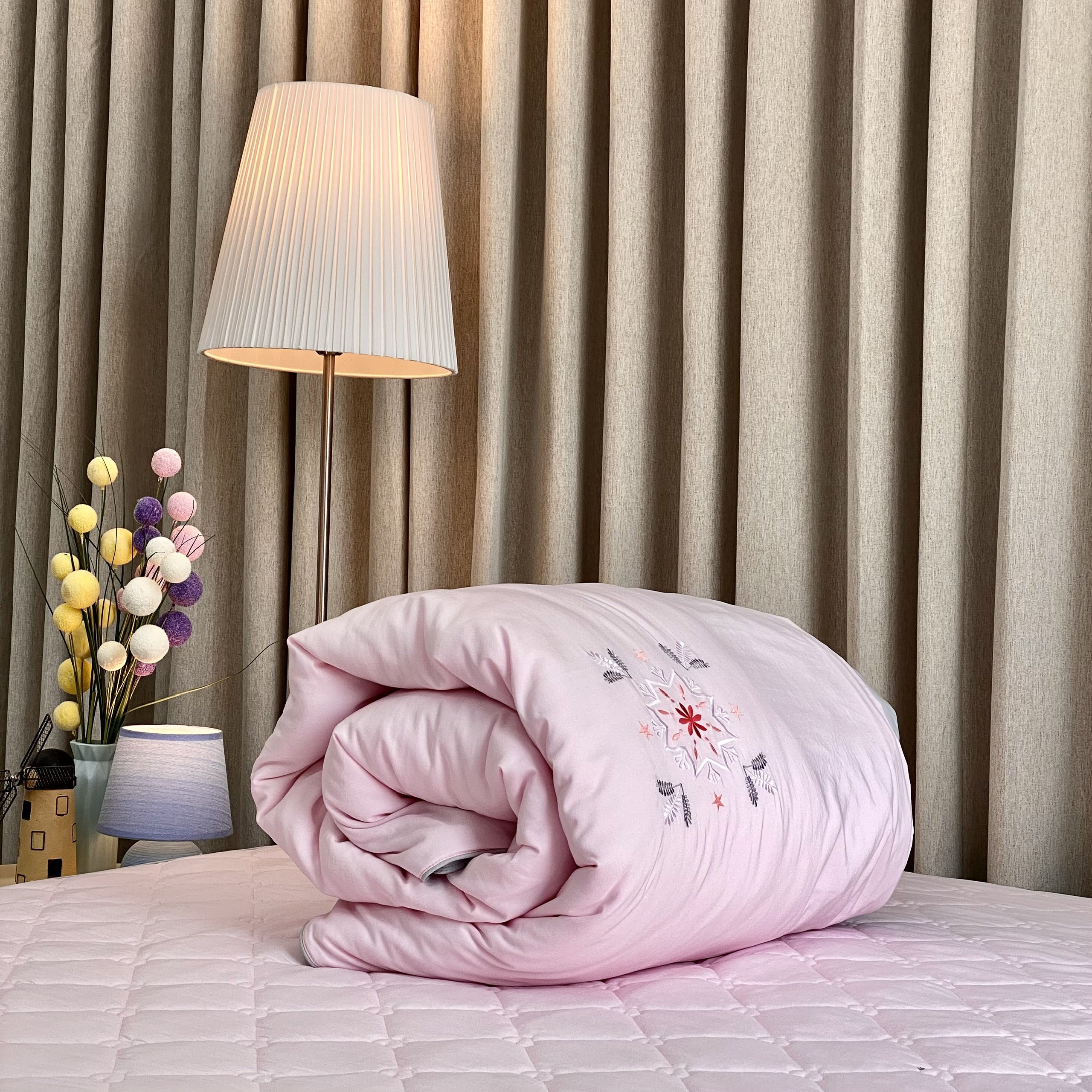 Chăn bốn mùa Hàn Quốc K-Bedding by Everon MicroTencel Hồng phối Xám KMTS101 200*220cm