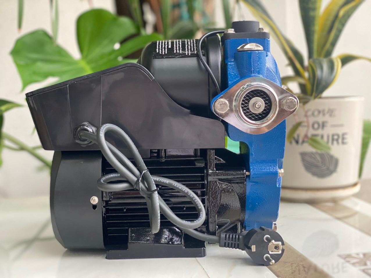Máy bơm tăng áp điện tử 150w taesung, tiết kiệm điện, sử dụng tăng áp cho nhà 1-3 tầng