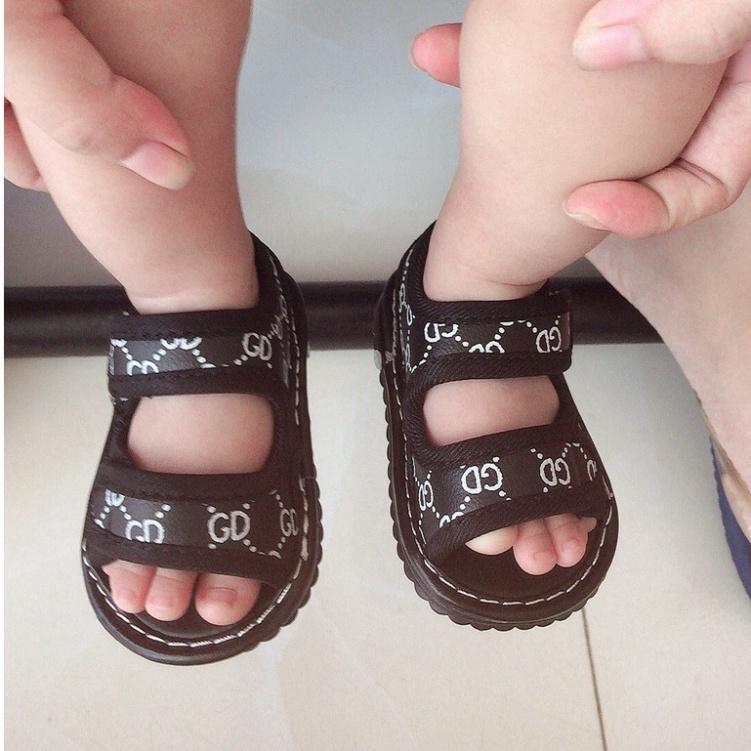 Cho Bé Sandal tập đi cho bé đế mềm chống trơn trượt có kèn kêu tít tít ( 812 )