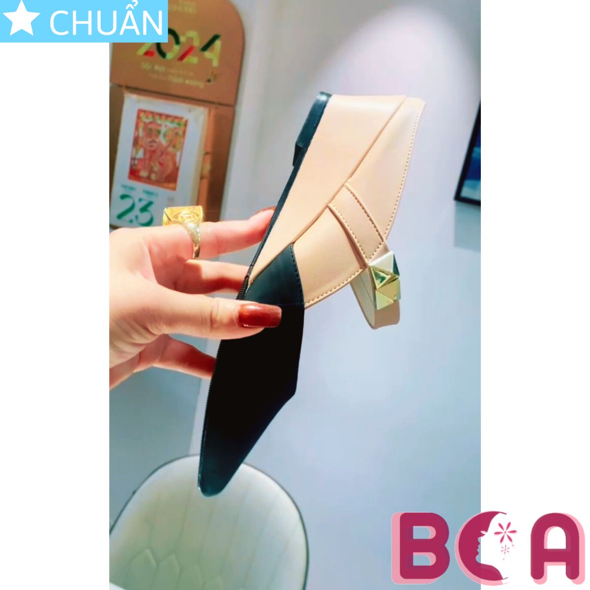 Đế xuồng nữ mũi nhọn 5 phân RO631 ROSATA tại BCASHOP hở gót, phía trước kèm thêm quai ngang nhỏ đính khối kim loại