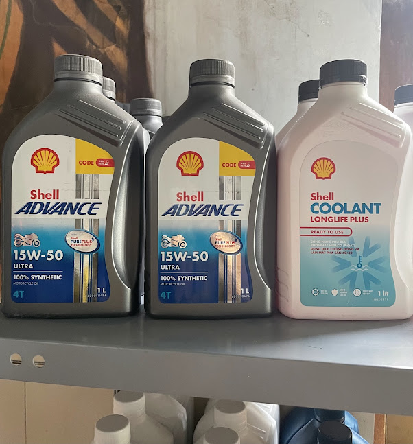 Shell ultra 15w-50. Bản cao cấp được Ducati khuyên dùng.