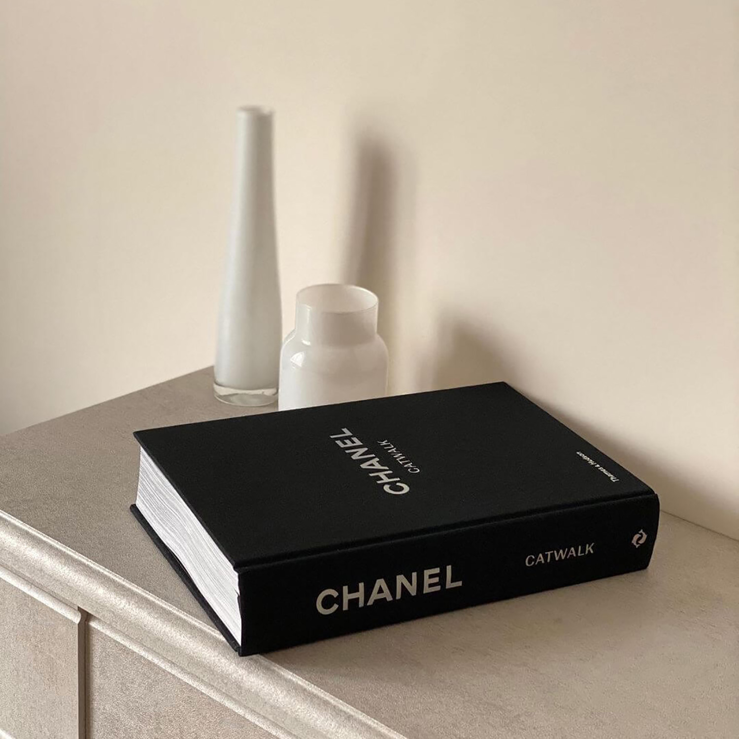 Chia sẻ hơn 83 về chanel catwalk coffee table book mới nhất