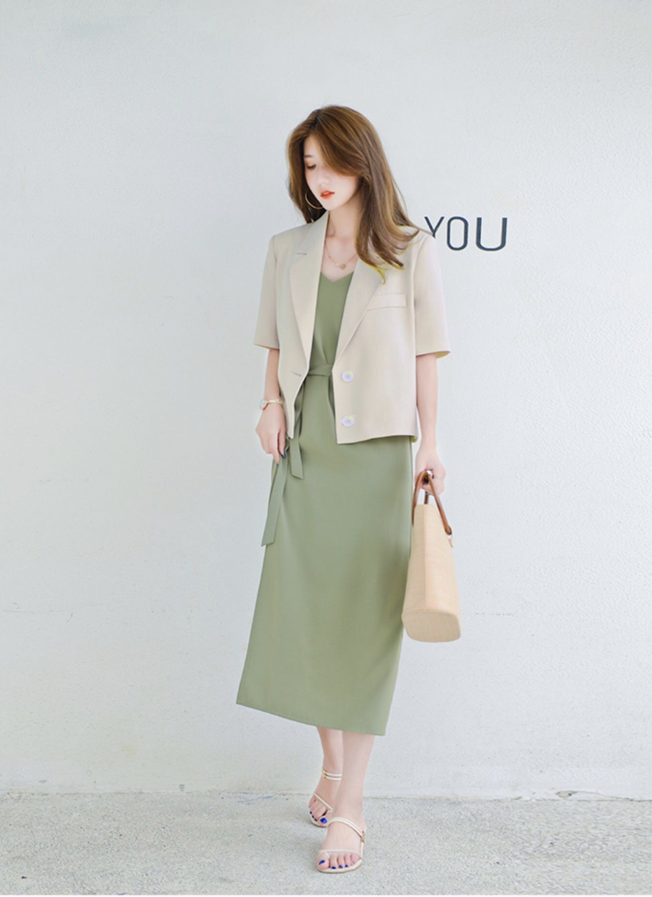 Áo Khoác Blazer Nữ Cổ Vest Chất Tuyết Mưa Cao Cấp Hàng Thiết Kế Tay Lỡ Dáng Croptop Phong Cách Thời Trang Hàn Quốc Mặc Đi Chơi Dạo Phố Du Lịch