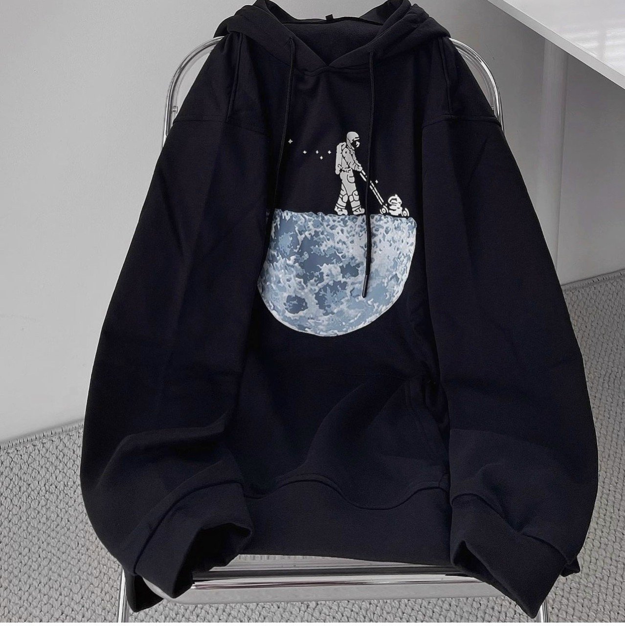 Áo hoodie chất nỉ nam nữ in nhiệt hình thủy thủ và mặt trăng,có 2 màu đen và xanh dương