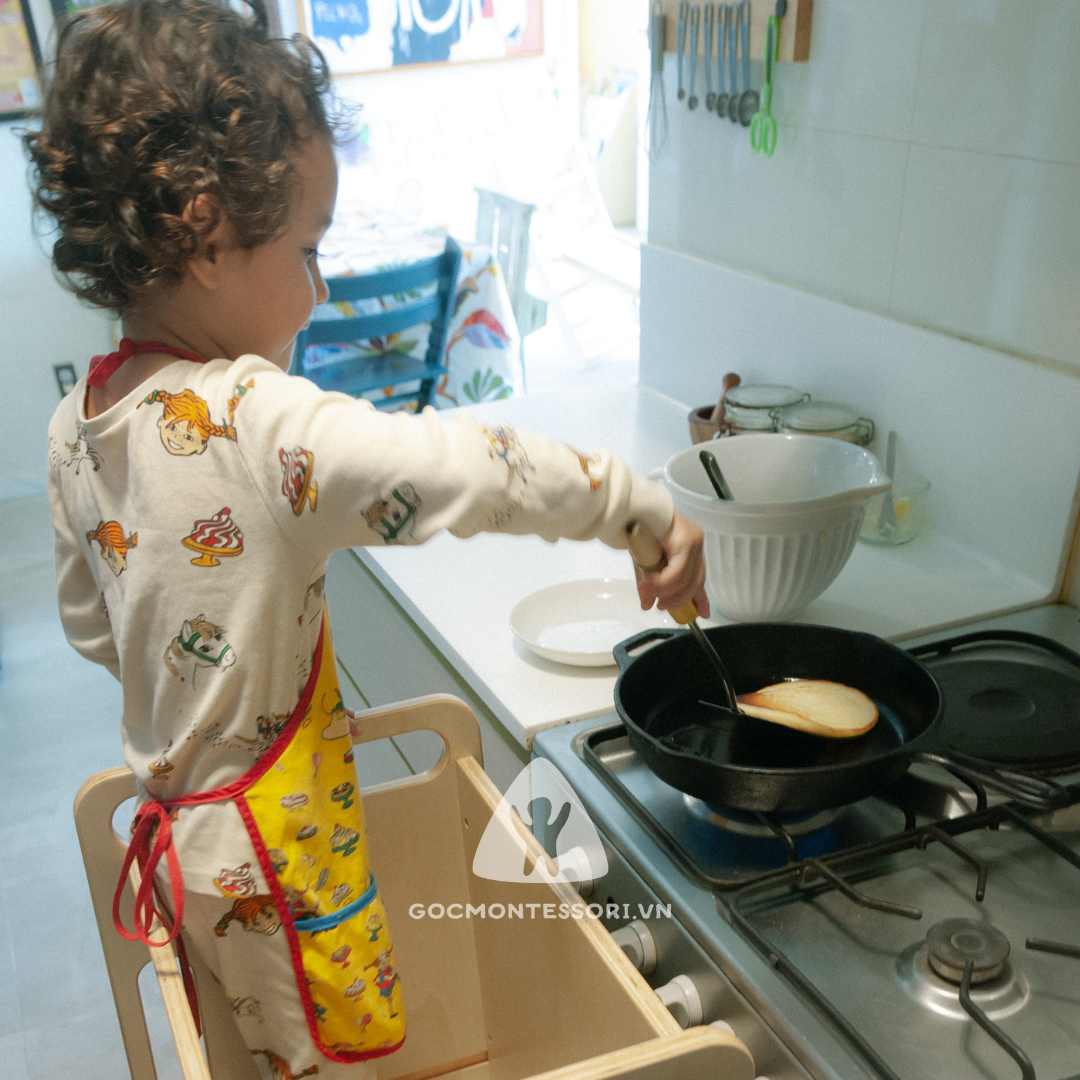 Tháp học tập Learning Tower Góc Montessori thay đổi chiều cao - Bé phát triển vận động tinh & thực hành cuộc sống