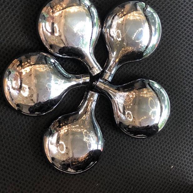 Đèn thả bàn ăn tô điểm hera lá khói- đang sở hữu bóng led g4 DT