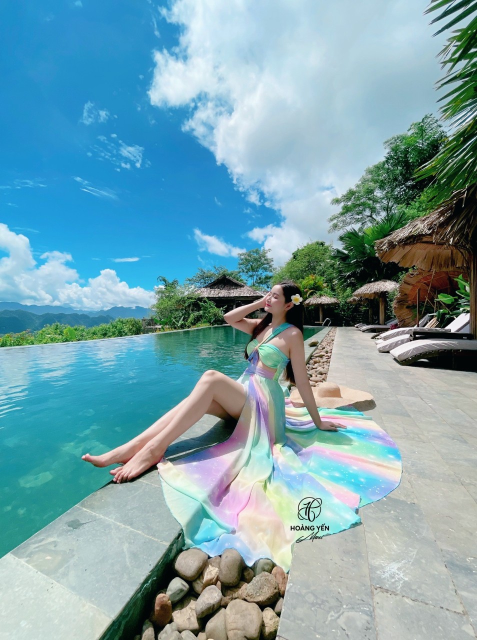 HOANGYEN Đầm maxi đi biển loang màu 7 sắc khoét eo xẻ tà
