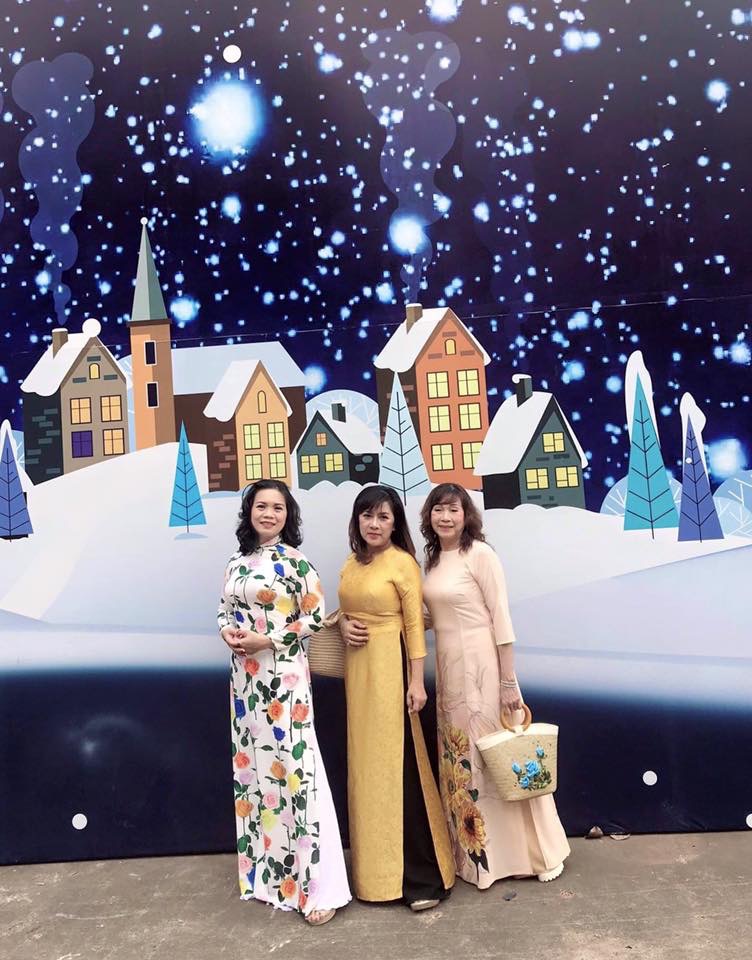 Túi cói đi biển, túi xách cỏ bàng, giỏ thêu tay trực tiếp- thêu ribbon  tinh tế và hài hòa màu sắc