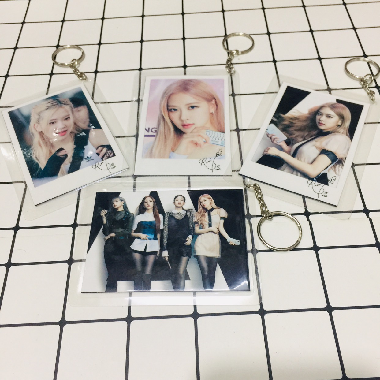 Combo 3 móc khóa chữ ký và 16 card chữ ký Rosé BLACKPINK