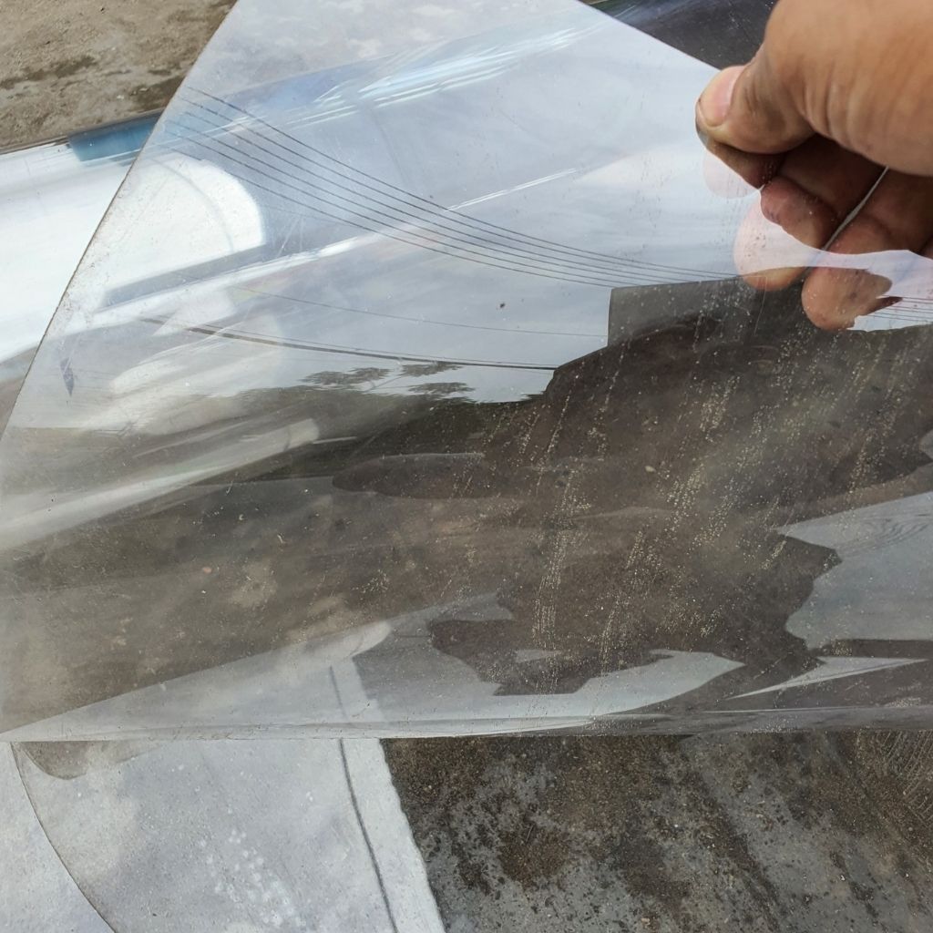 Tấm tôn nhựa Poly lấy ánh sáng màu TRONG SUỐT che nắng mưa