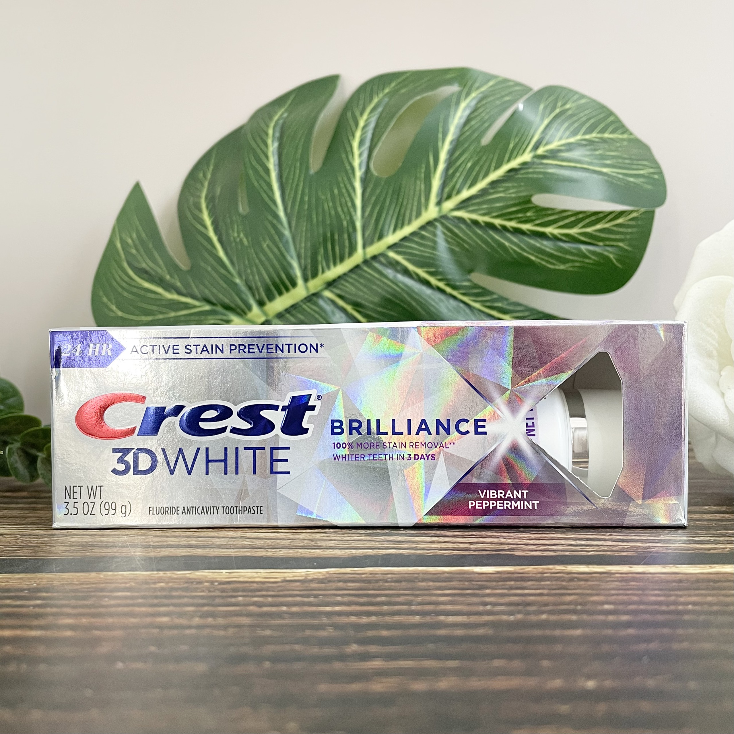 Kem Đánh Răng Crest 3D White Brilliance Vibrant Peppermint 99g Hàng Nhập Mỹ