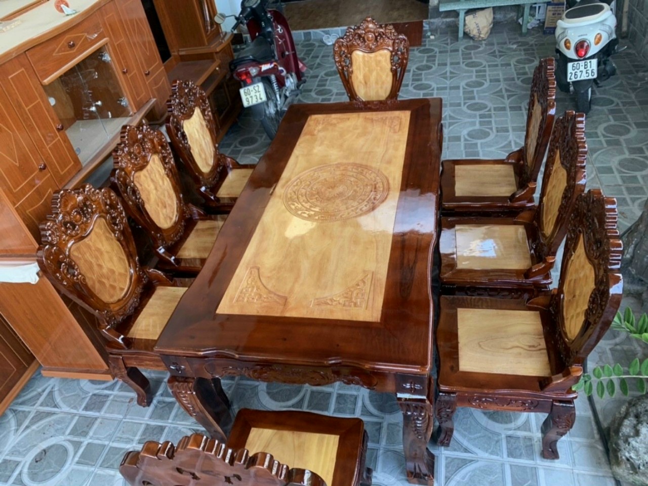 Bàn ăn kiểu 8 ghế gỗ tràm mẫu đẹp-Bộ bàn ăn cao cấp gỗ tràm