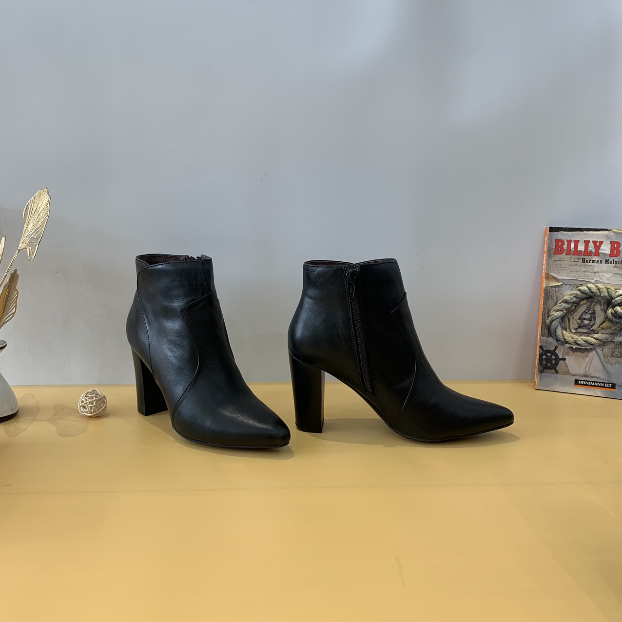 Boot nữ PABNO PN652, Giày Bốt nữ da mịn cổ cao gót vuông 8cm, Giày boot nữ chính hãng khóa bên mũi nhọn cao cấp