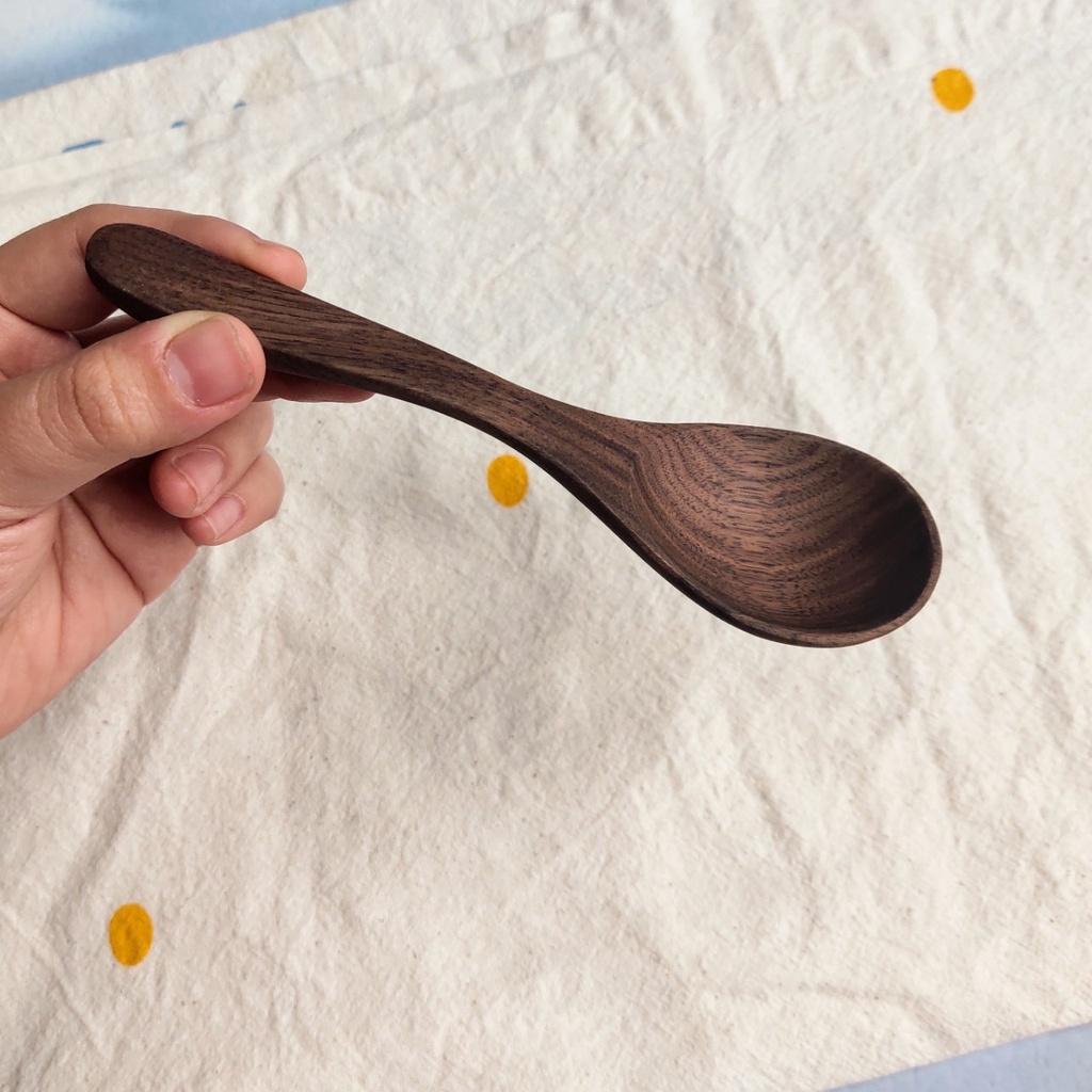 Thìa/Muỗng Gỗ Óc Chó Tự Nhiên Miệng Tròn 15.5x4cm, Thìa Ăn Chè,Cơm An Toàn, Thìa Chụp Ảnh Decor