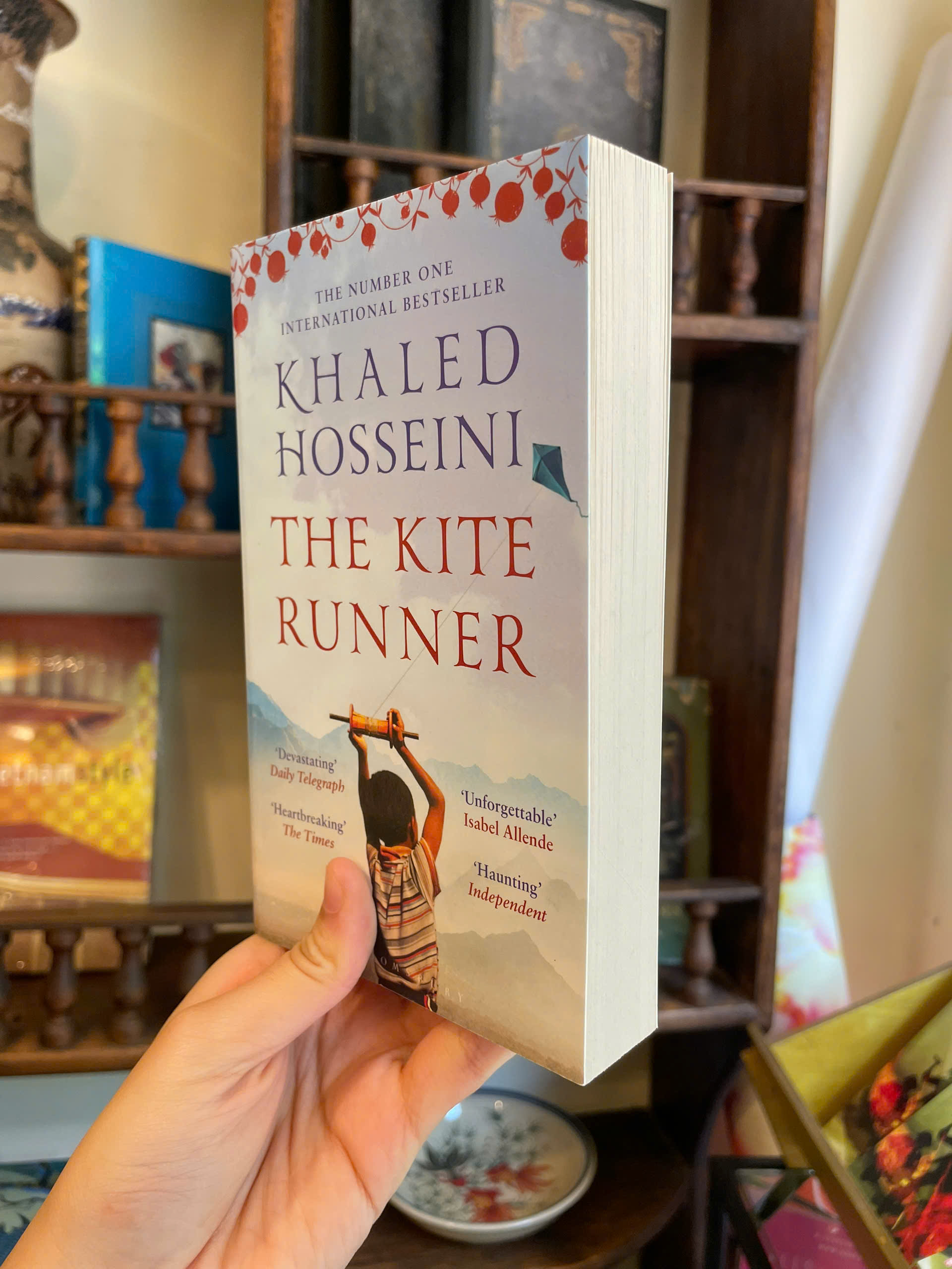 Sách - The Kite Runner by Khaled Hosseini - Fiction/Classics book in English - Sách Ngoại Văn