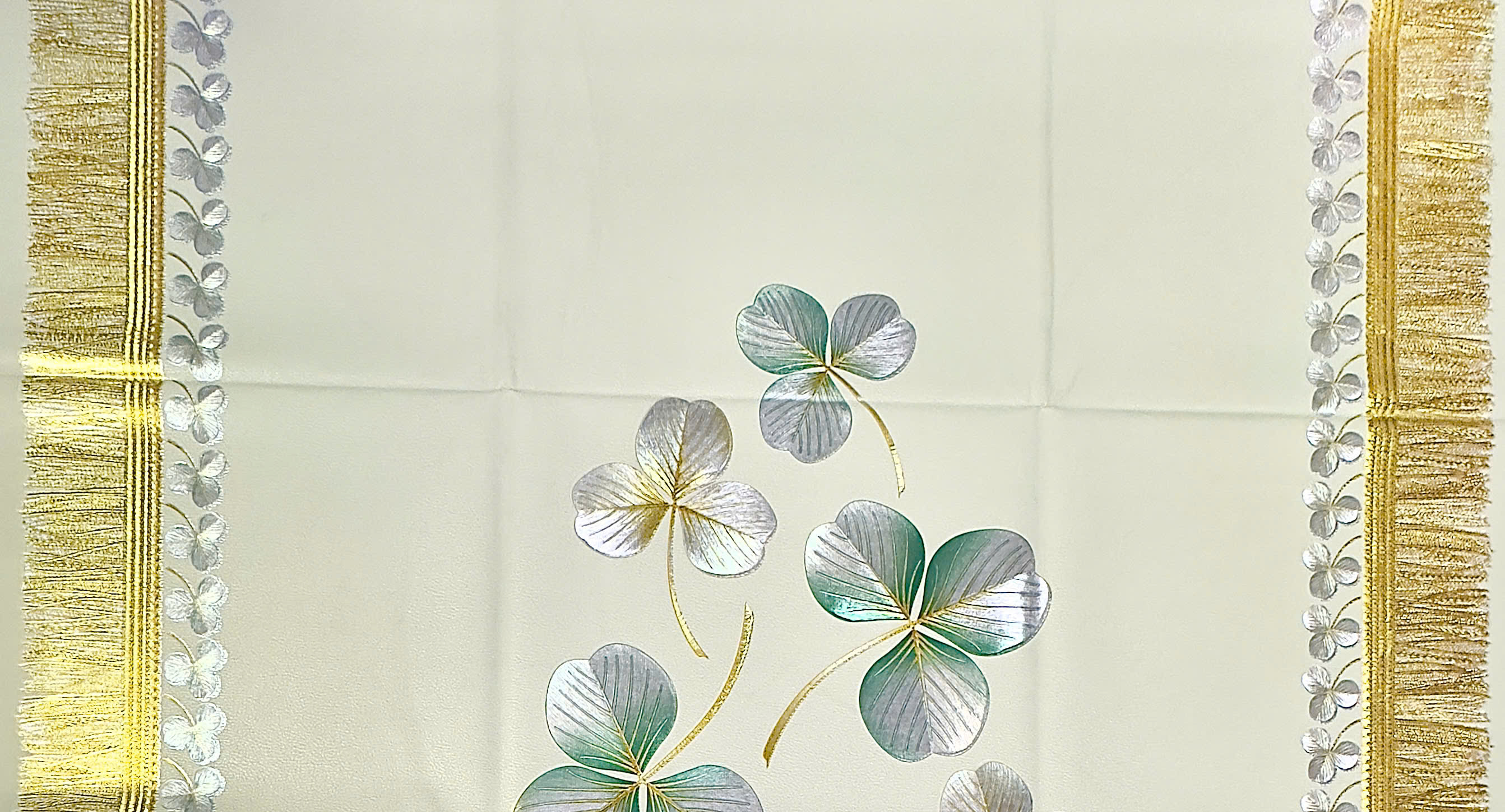 Khăn trải bàn W.751 90x150 cm, hoa văn nổi - nhũ vàng sang trọng không thấm nước, dễ làm sạch