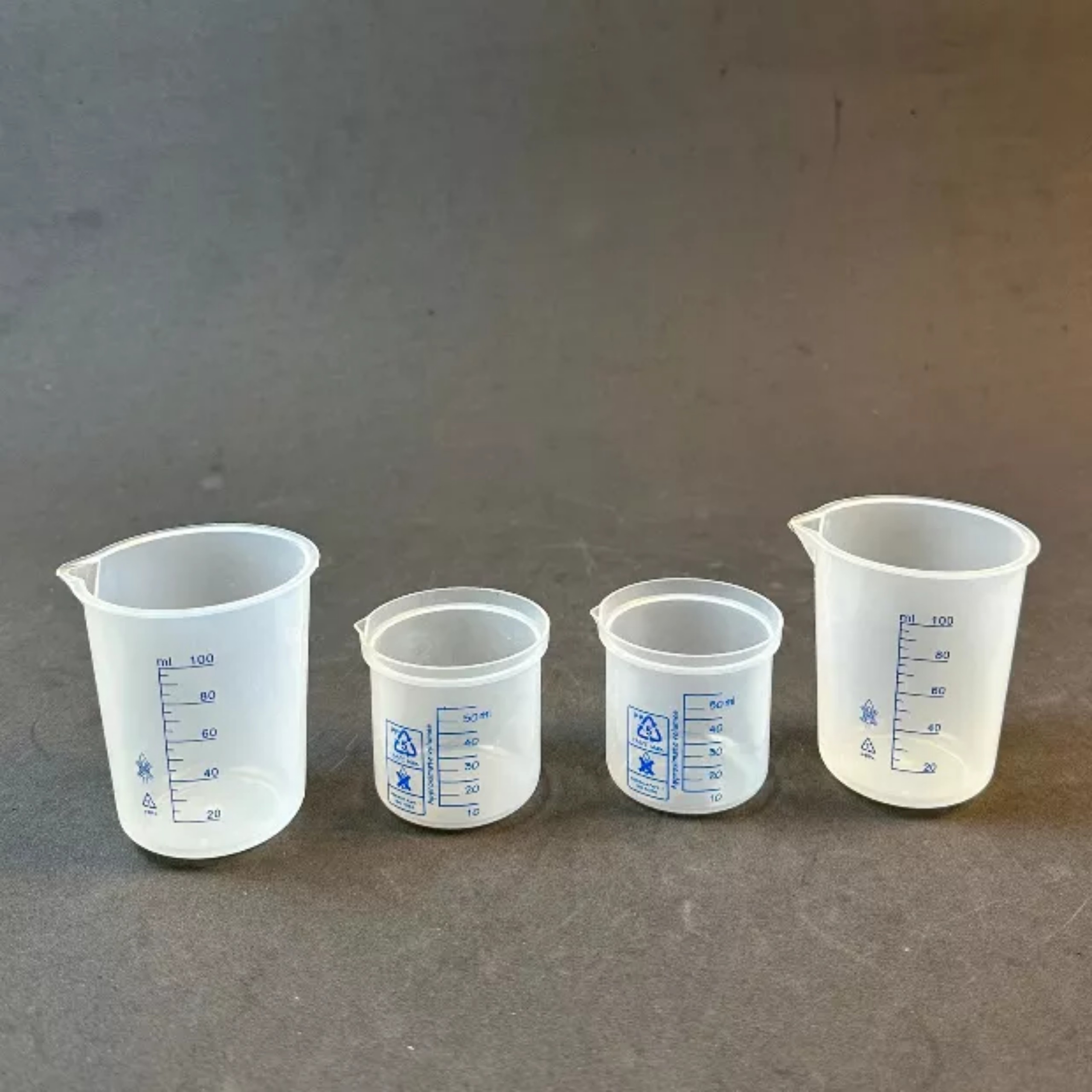 Ca nhựa không quai chia vạch xanh pp 135°C 50ml/100ml/250ml/600ml