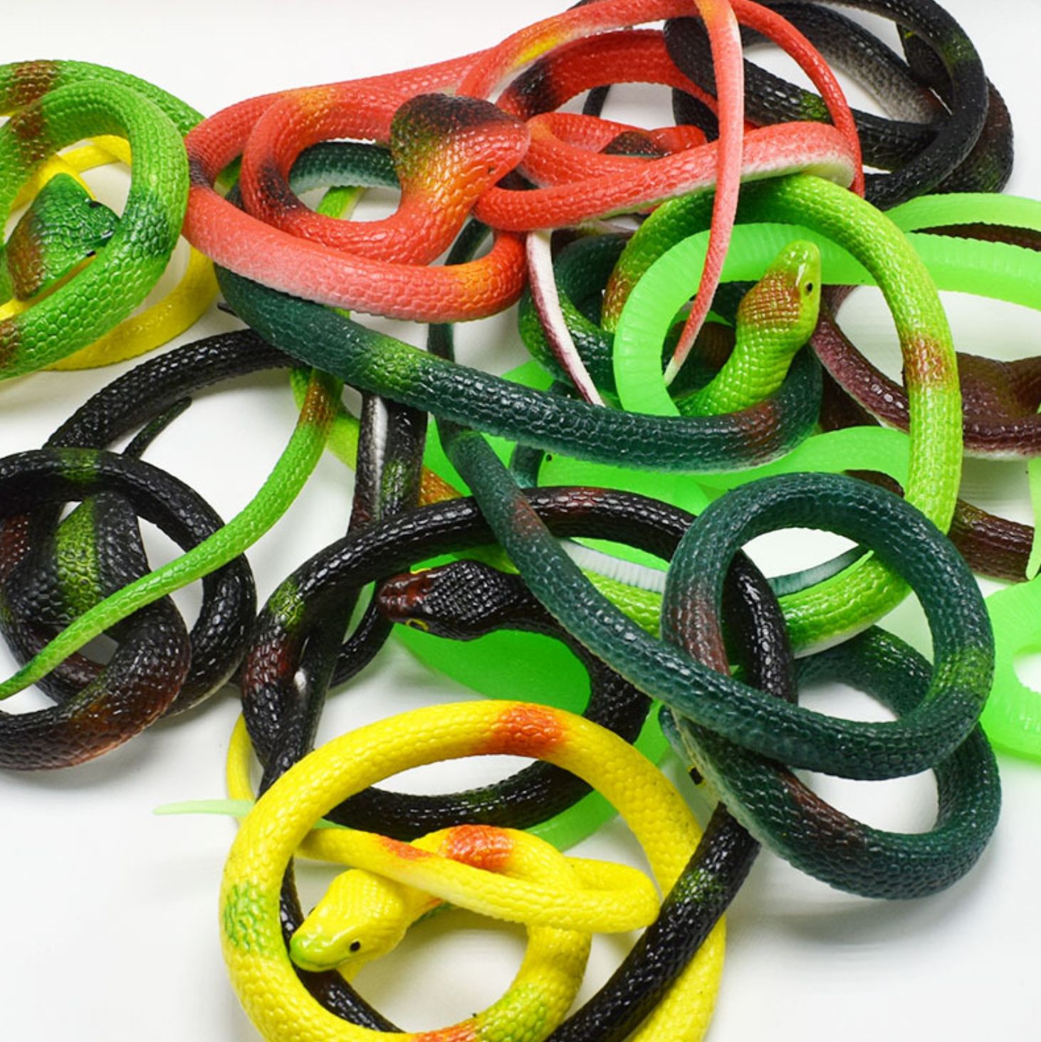 Mô hình con rắn đồ chơi bằng cao su độc đáo cho bé - Giao màu ngẫu nhiên