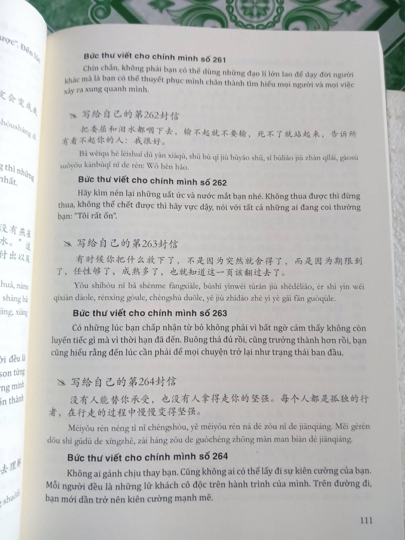 Combo 2 sách: 999 bức thư viết cho tương lai + Bài tập luyện dịch tiếng Trung Ứng Dụng (Sơ – Trung cấp, giao tiếp HSK) (Trung – Pinyin – Việt, có đáp án) + DVD quà tặng