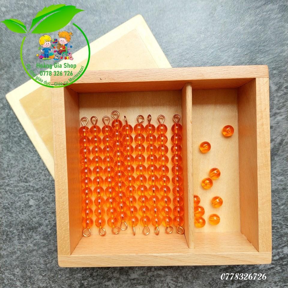 Dây cườm đơn màu chơi với bảng hàng chục Montessori