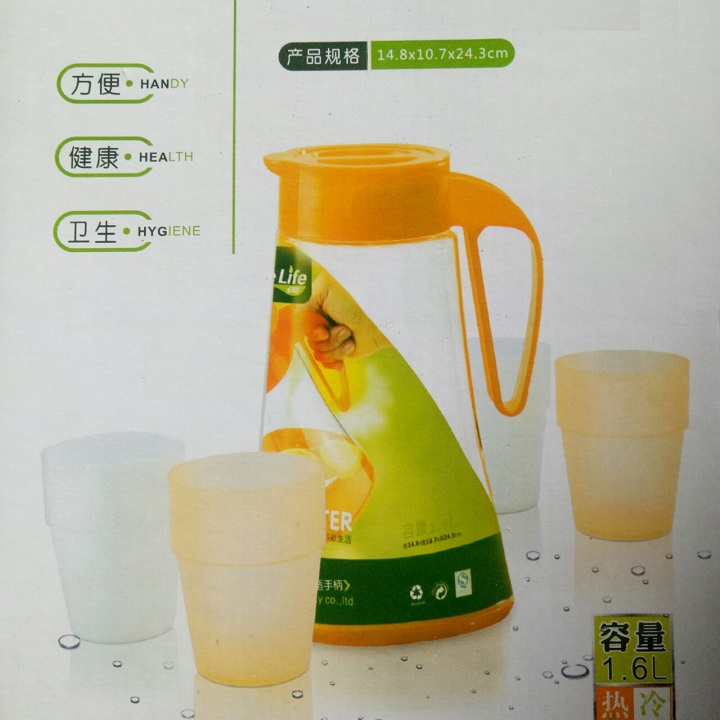 Bình đựng nước nhựa có tay cầm 1600ml tặng kèm 4 cốc xinh xắn