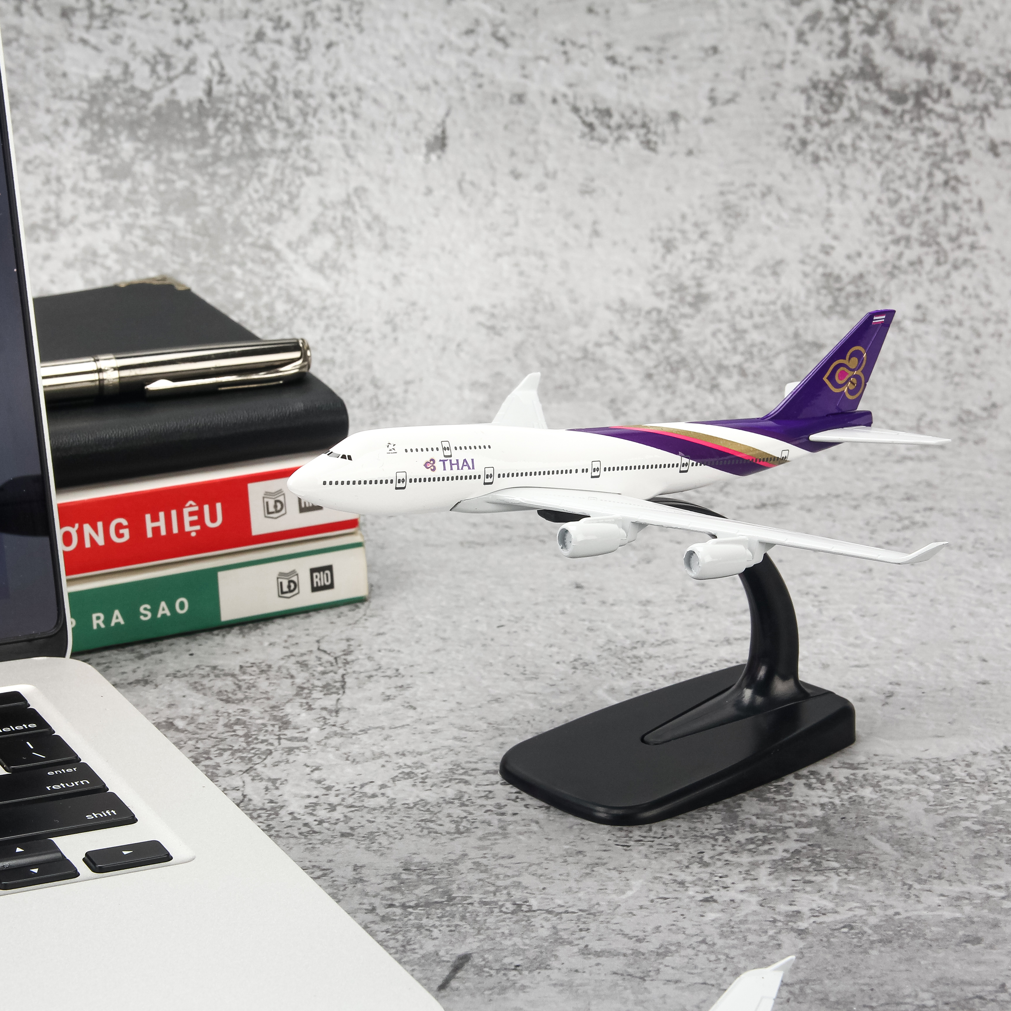 Mô Hình Máy Bay Trưng Bày Airbus Thai Airways Everfly