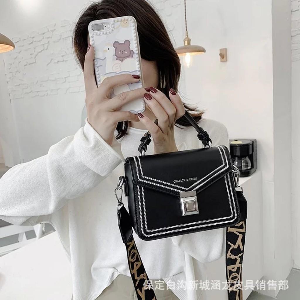 Túi đeo chéo nữ hàng Quảng châu trần chỉ khóa bấm