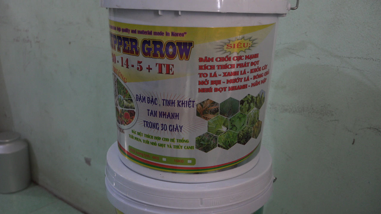PHÂN BÓN TƯỚI PHUN , TƯỚI NHỎ GIỌT, RẢI GỐC - XÔ 15KG PHÂN BÓN TĂNG TRƯỞNG NPK 30-14-5 TE , LỚN LÁ , TO LÁ, LỚN TRÁI , DÀI THÂN  , MẬP THÂN , MẬP NỤ