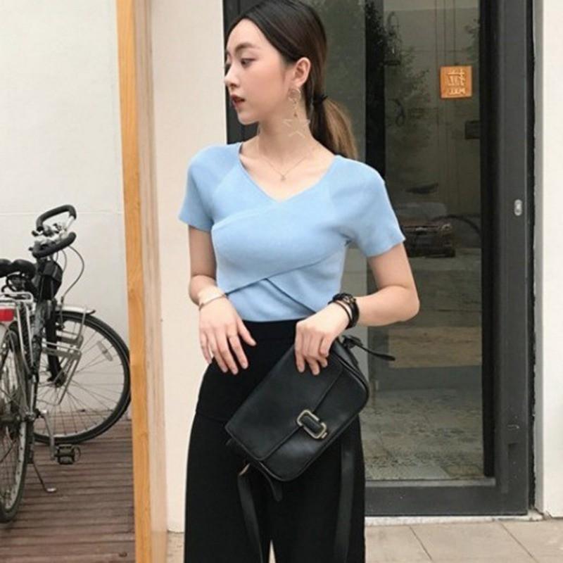 Áo thun nữ tay ngắn cổ chữ V
