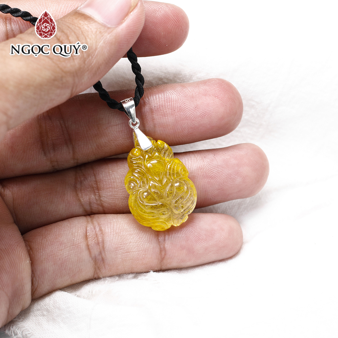 Mặt dây chuyền nữ hoàng hồ ly đá thạch anh tóc vàng mệnh thủy, kim - Ngọc Quý Gemstones