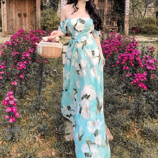 Đầm Maxi Trễ Vai Đi Biển Chụp Ngoại Cảnh Họa Tiết Xanh Hoa Trắng