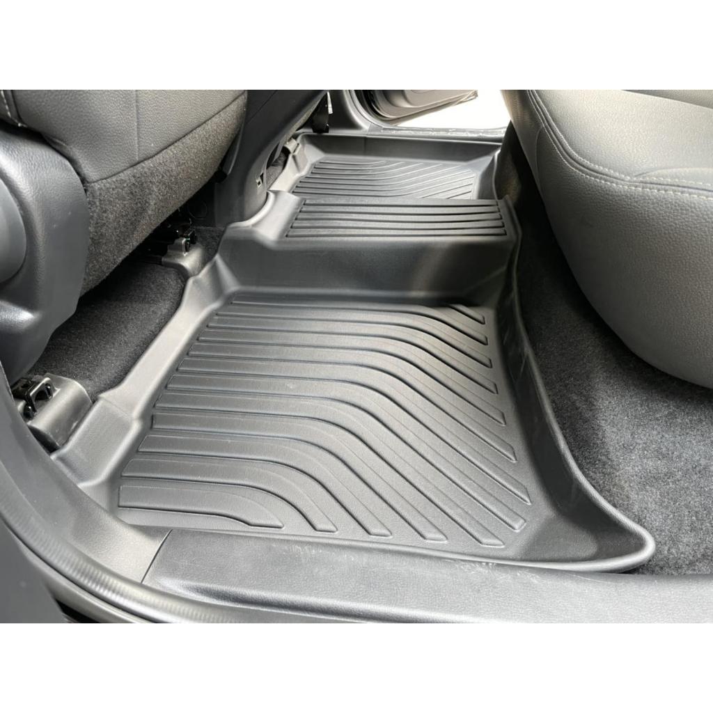 Thảm lót sàn cho xe Vinfast E34 thương hiệu DCSMAT, chất liệu TPE cao cấp