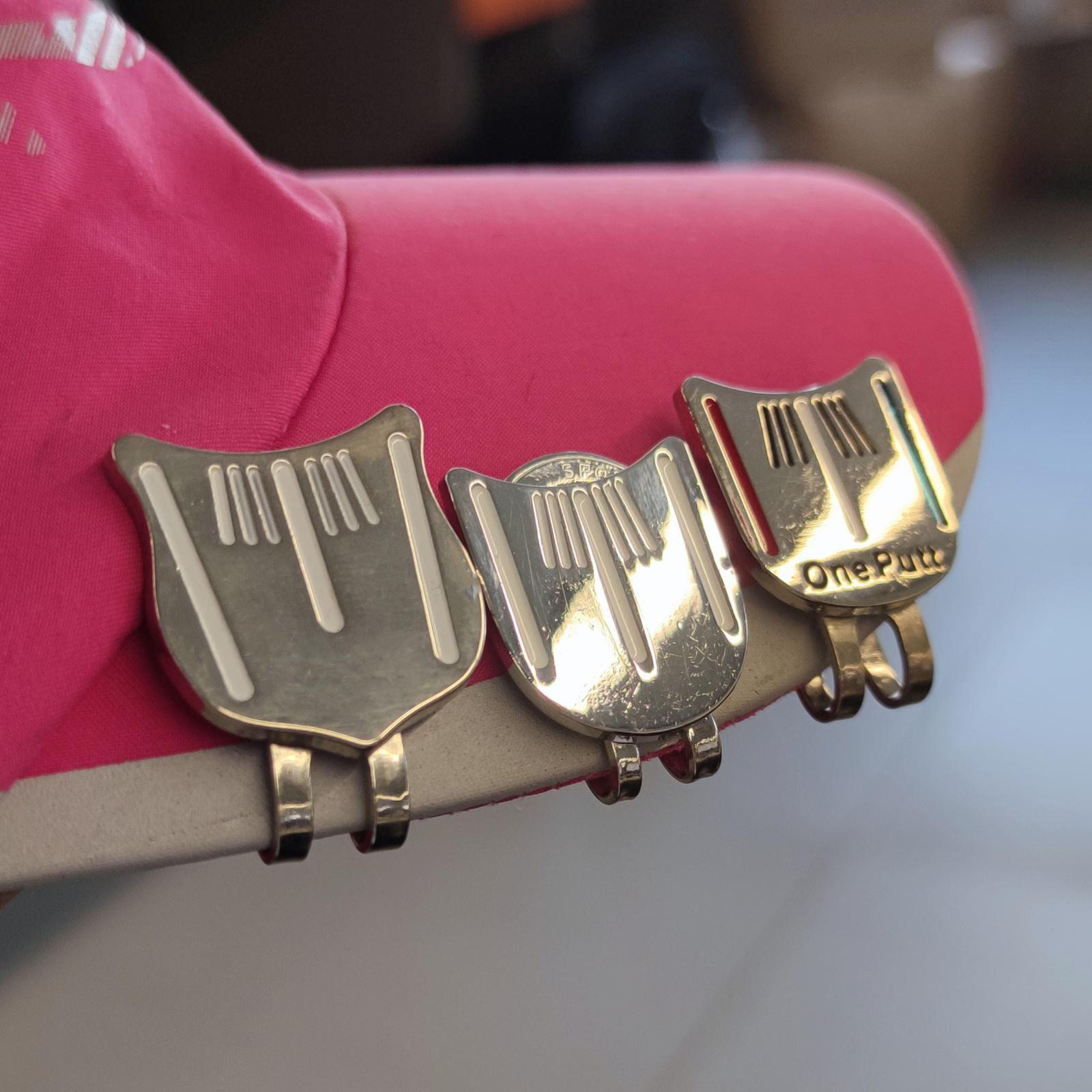 2x Golf Hat Clip  Marker Putt Alignment Tool Marker