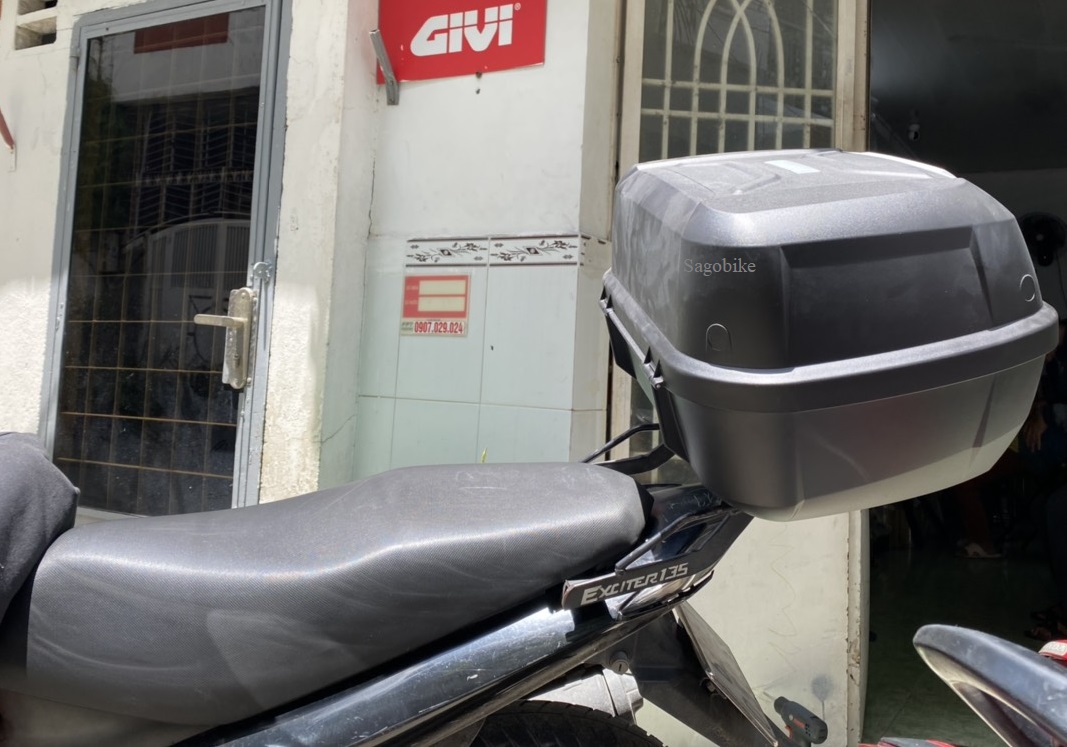 Thùng xe Exciter 135, thùng Givi E43NTL và baga givi Exciter 135