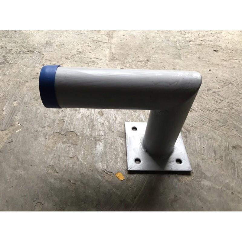 Bát trụ treo tường gắn gương cầu lồi