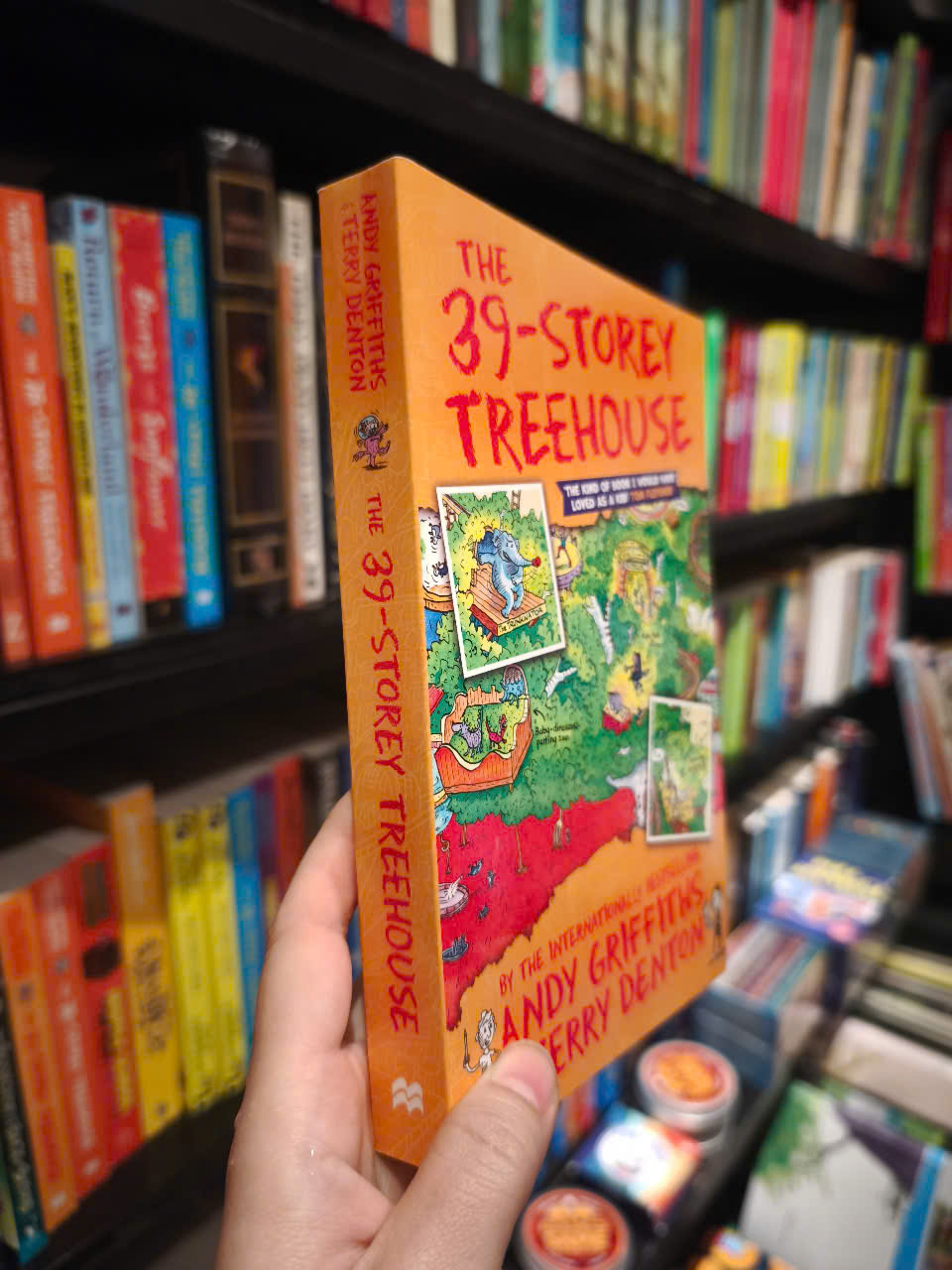 Sách - The 39-Storey Treehouse: The Treehouse Books (The Treehouse Series, 3) by Andy Griffiths