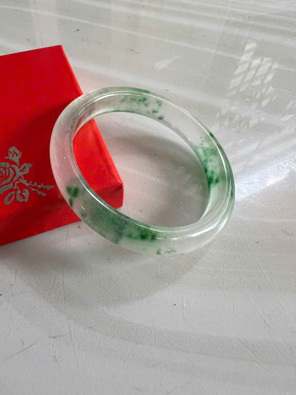 Vòng Tay Nữ Bản Hẹ Đá Mã Não DuLong Trắng Xanh Rong Biển 3 bên cân xứng Trong Bóng Đẹp Ni 56mm Cao 10mm Dầy 7mm Món quà tặng Nữ 53kg - 58kg đeo tay xinh rẻ đẹp ý nghĩa ạ