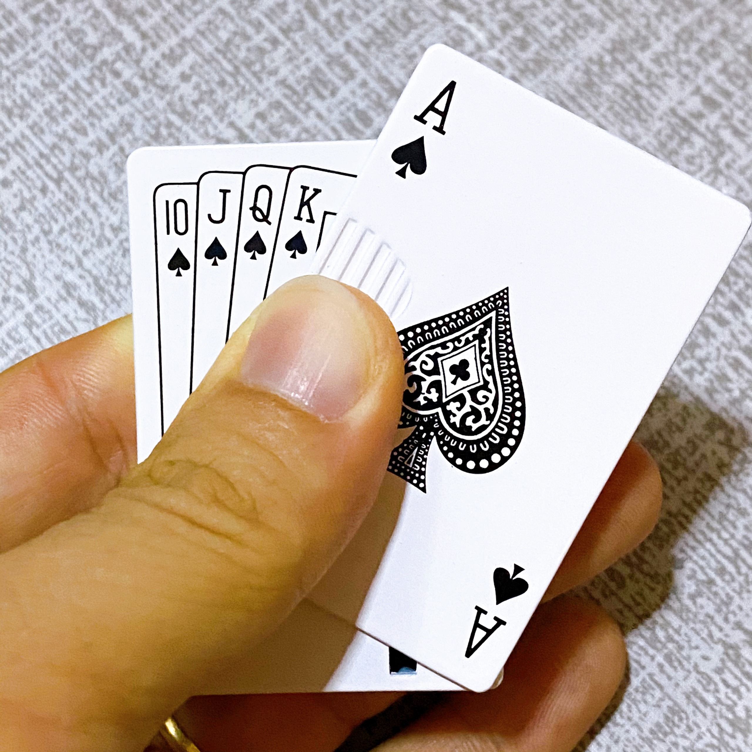 Hộp Quẹt Bật Lửa Khè Hình Lá Bộ Bài Trắng Xoè "Thùng Phá Sảnh" Độc Lạ Fullbox Quà tặng ý nghĩa