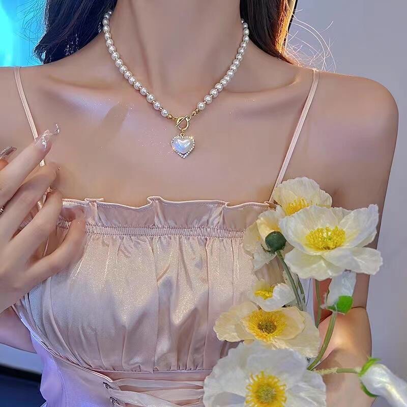 Vòng Cổ Choker Đính Hạt Ngọc Mặt Hình Trái Tim Thời Trang Sang Chảnh