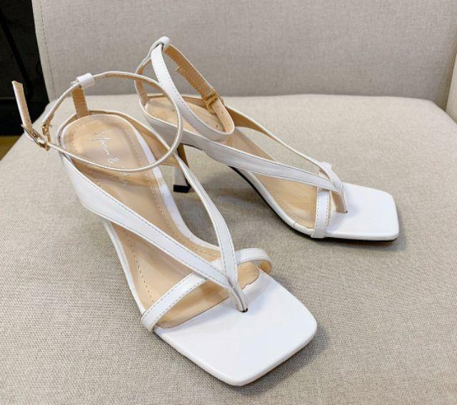 Giày sandal gót nhọn màu trắng