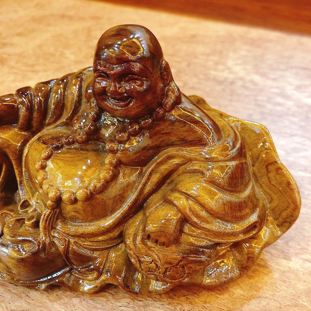 Tượng Phật Di Lặc Ngồi Lá Sen Bê Bát Vàng Gỗ Bách Xanh Để Xe Ô Tô, Bàn Làm Việc.