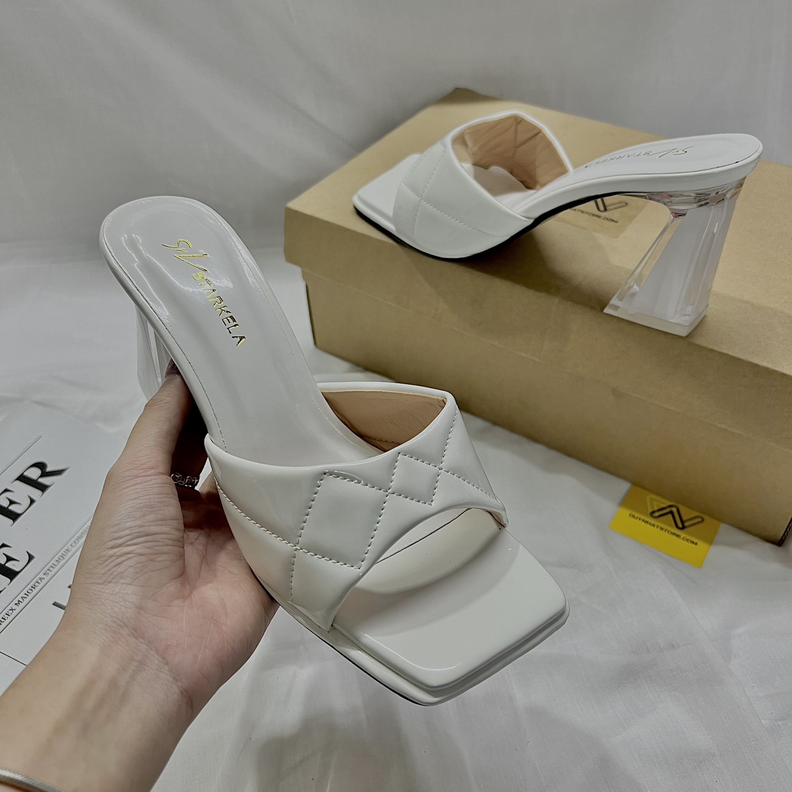 Dép Cao Gót Quai Ngang Giày Duy Nhật Store Phối Da Bóng Ô Mũi Gót Vuông Đơn Giản Siêu Đẹp Xinh Xắn Cao 7cm Màu Trắng Đen