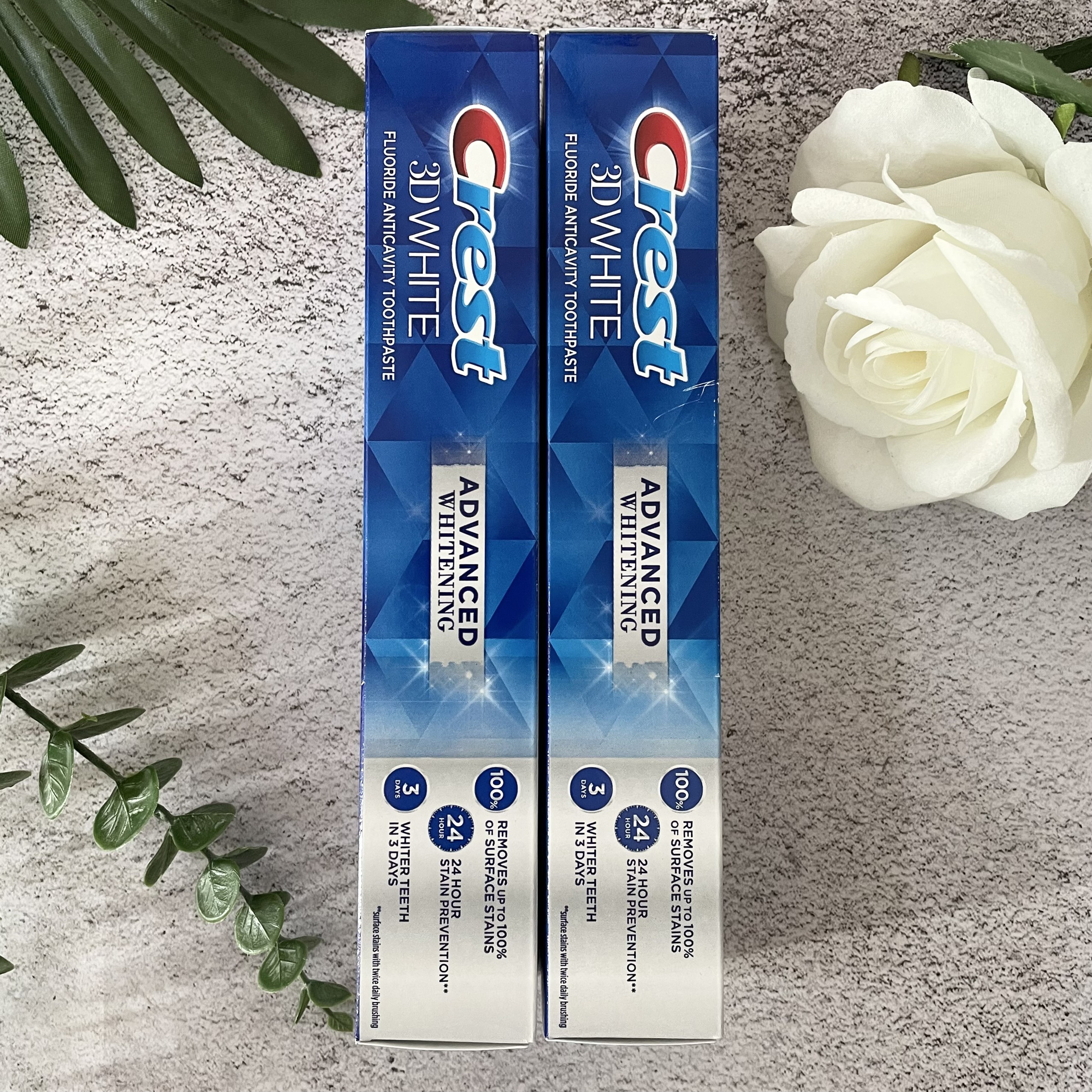 Kem đánh răng Crest 3D Advanced Triple Whitening 158g