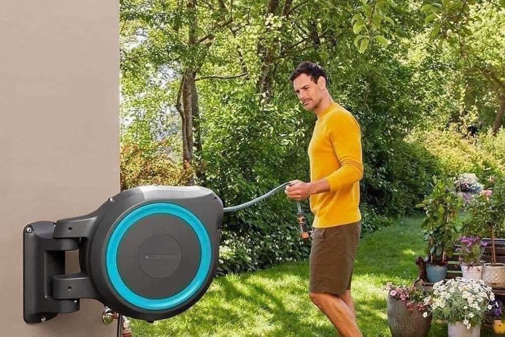 Bộ vòi tưới treo tường dây cuốn tự động 30m Gardena 18625-20 hàng chính hãng