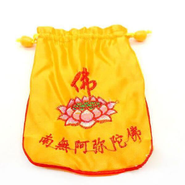 Túi Lụa May Mắn Thêu Chữ Phật Mầu Vàng - BH125