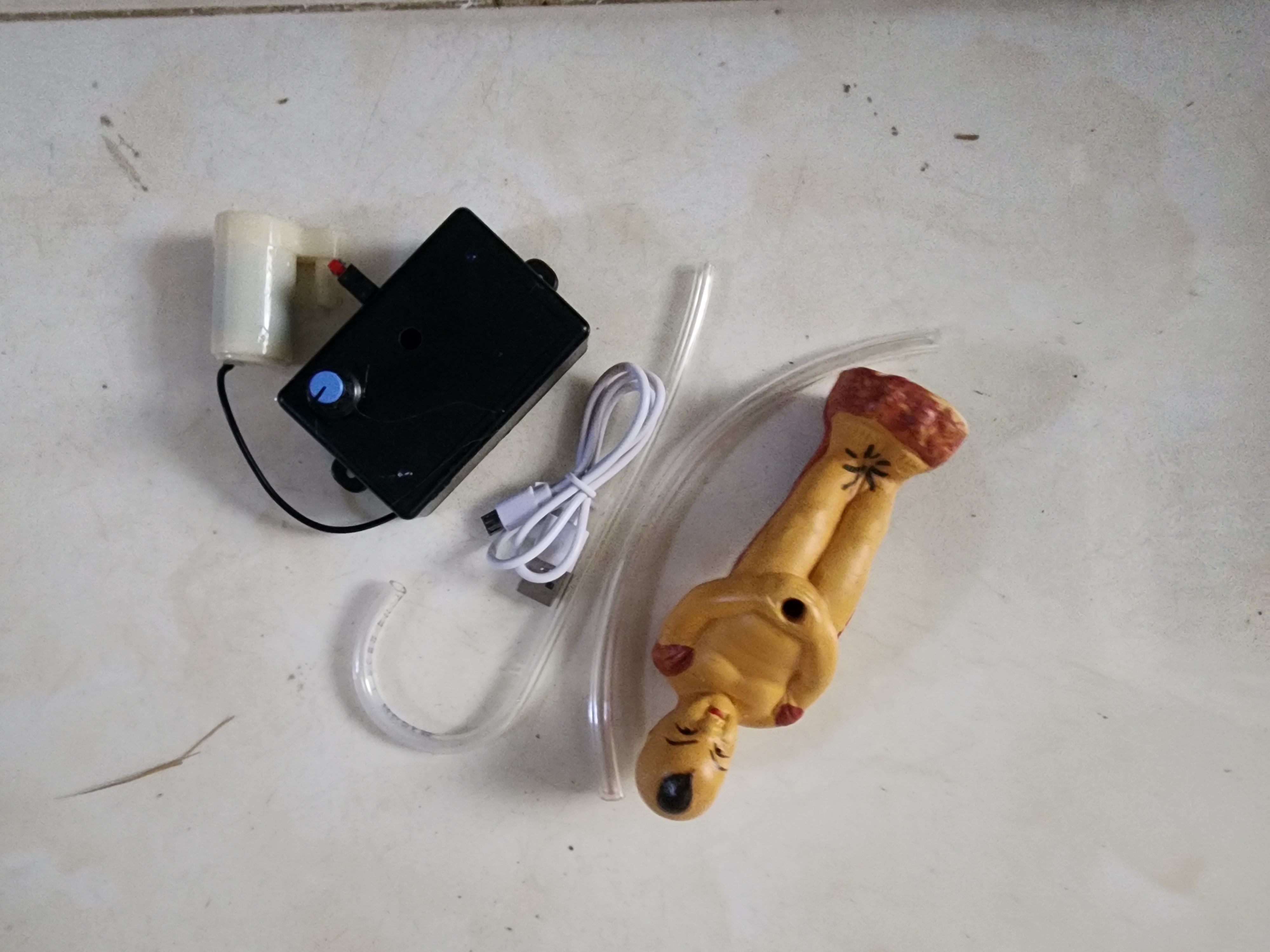 Combo chế bình rót rươu điện tử kèm chú tiểu